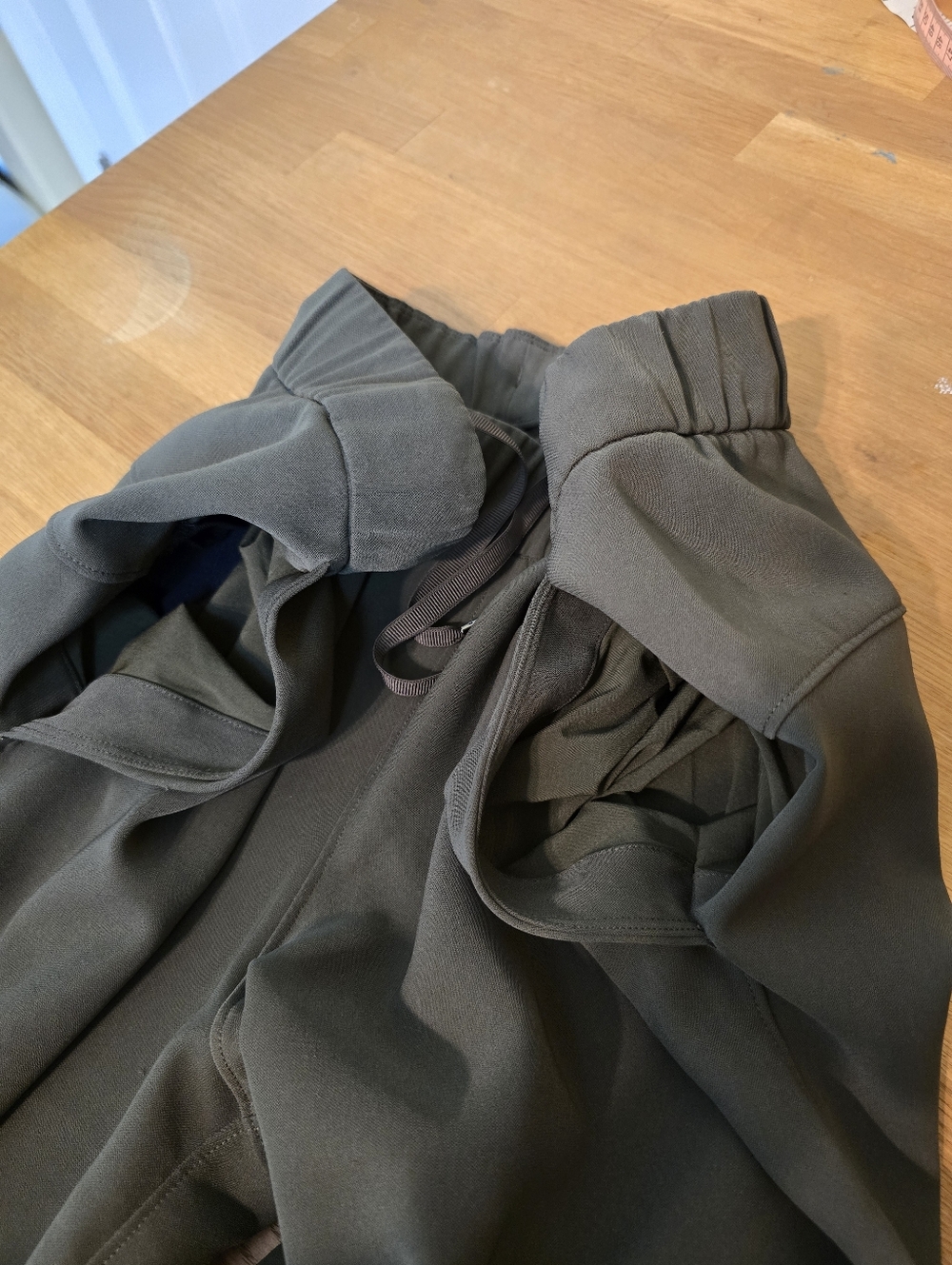 Lululemon On The Fly Pant *Woven Dark Olive 8 - Picture 9 of 14